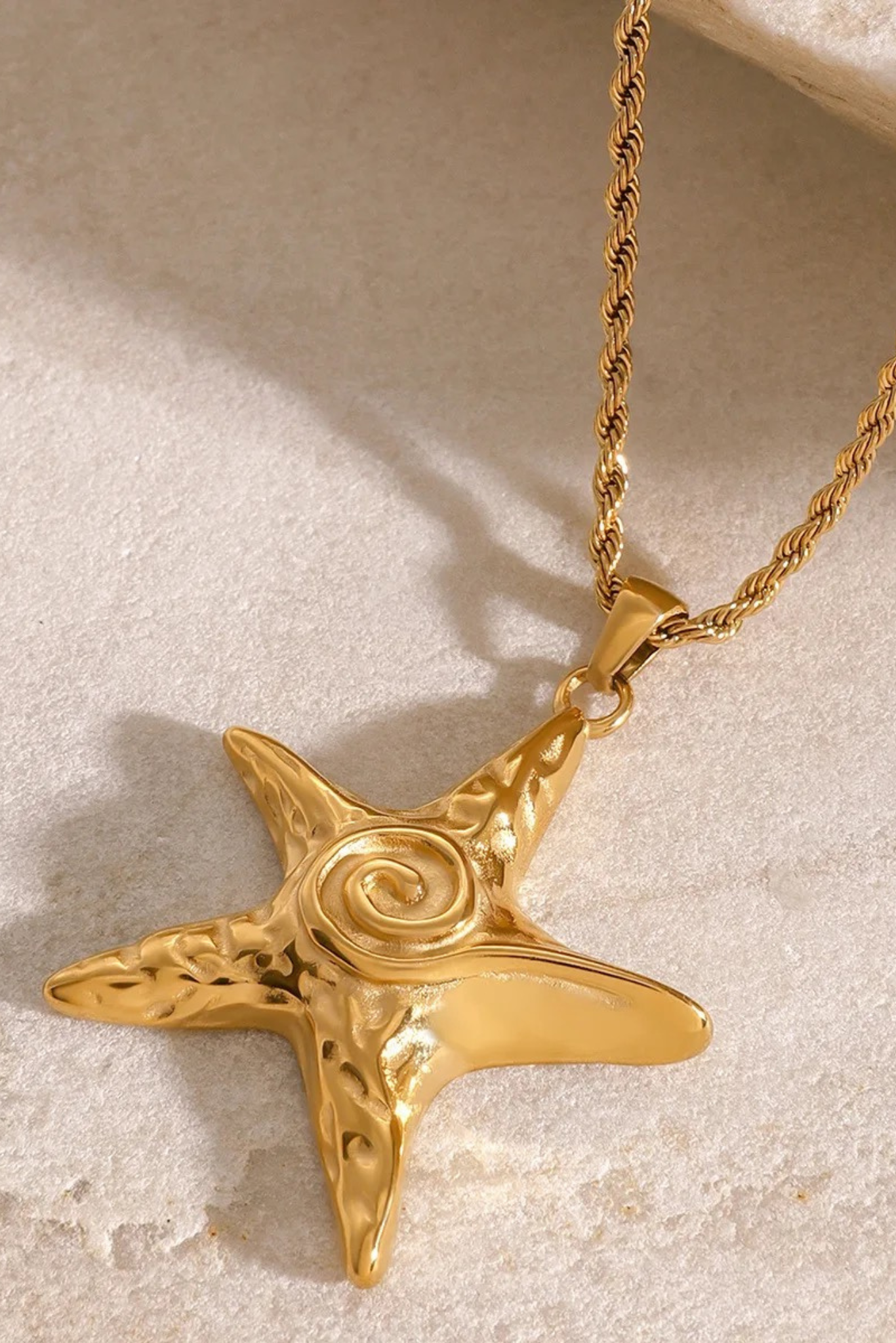 Dalaia 18k Gold Plated Starfish Pendant Necklace